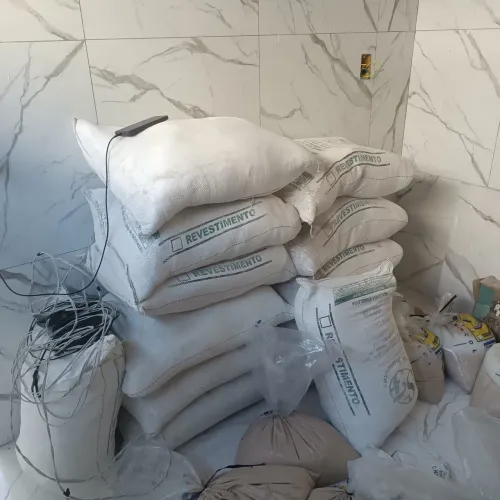 Saco de Gesso 50kg - Apenas R$25 Vendo saco de gesso com 50kg Tenho 13 sacos!