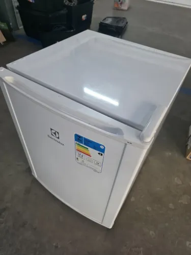 Frigobar Eleteolux RE 80