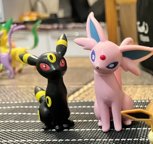 Boneco Pokémon - Umbreon e Espeon