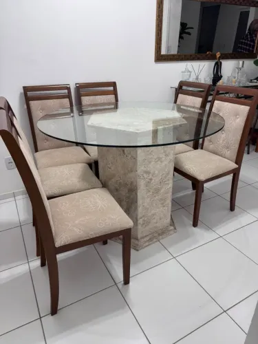 Mesa com 6 cadeiras