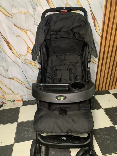 Vendo carrinho+ bebê conforto em ótimo estado por 250$
