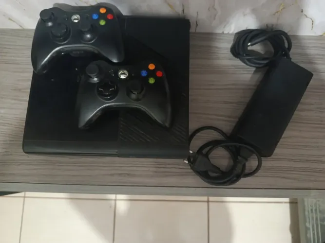 Vende-se Xbox 360 800$