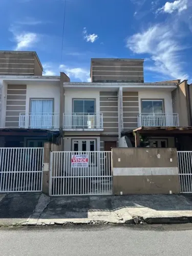 Casa geminada, 2 suítes, bairro Floresta em Joinville, SC.