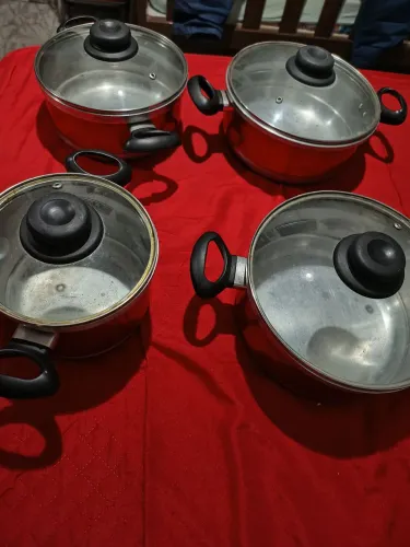 Vendo jogo de panelas vermelho em Interlagos *