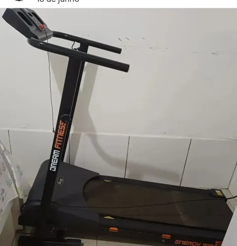 Esteira Dream Fitness bivolt dobrável Perfeita