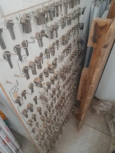 Chaveiro,e máquina de cópias, tudo 1200,00