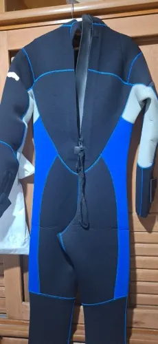 Vendo roupa de mergulho