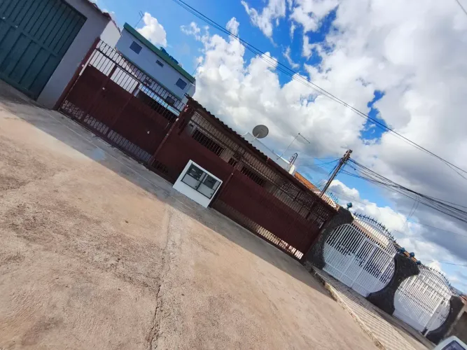 Casa Qng 18  com 3 Residências - Renda Garantida  excelente localização 