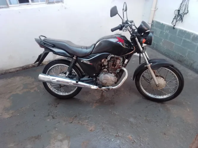 Vendo moto fan 150 preta