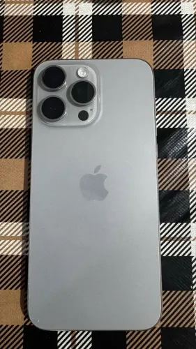 iPhone 15 pro Max 256gb 82% bateria