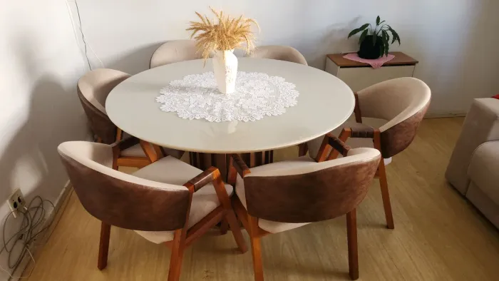 Conjunto de Mesa com 6 cadeiras