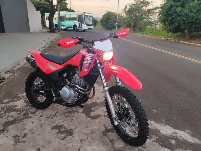 Falcon de trilha motor novo kit CRF linda!!!
