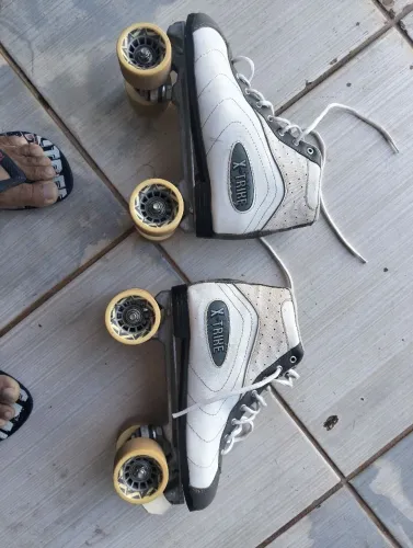 Vende se patins X-TRIKE rolamento abc 09  muito conservado, chama  062- *