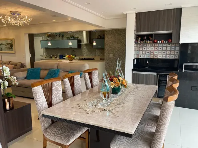 Apartamento mobiliado com 3 suítes e 3 vagas de garagem. Jardim S. Caetano. São Caetano do