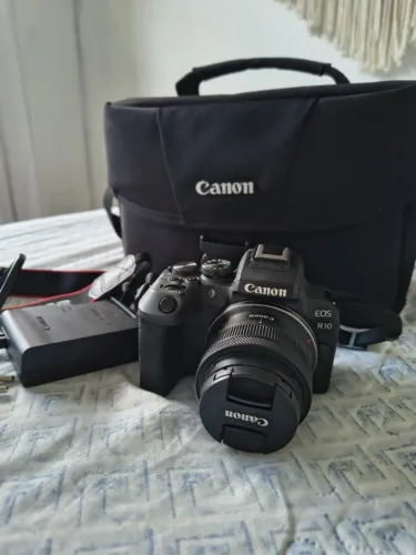 CANON EOS R10 kit completo + lente 18-45mm + Cartão + Bateria + NF +  (Menos de 1 ano)