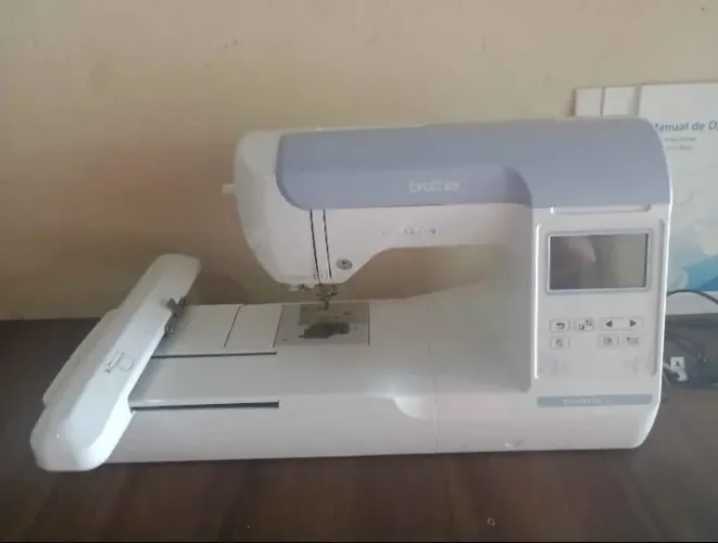 Máquina bordadeira eletrônica Brother be 815L usada 