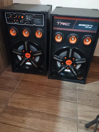 Caixas de som TRC ativas