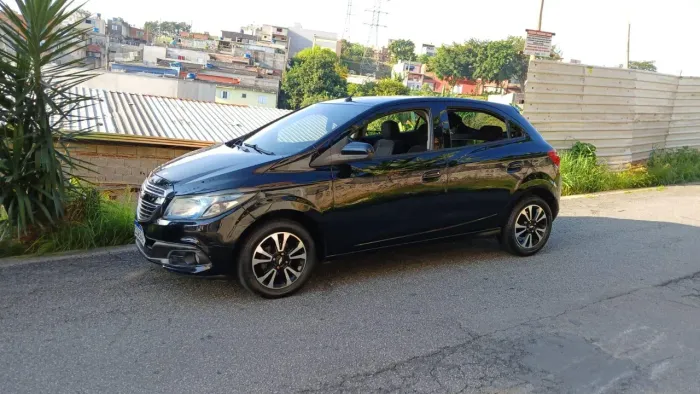 Chevrolet Onix Hatch LTZ 1.4 8V Flex Power Mec. 4P 2013