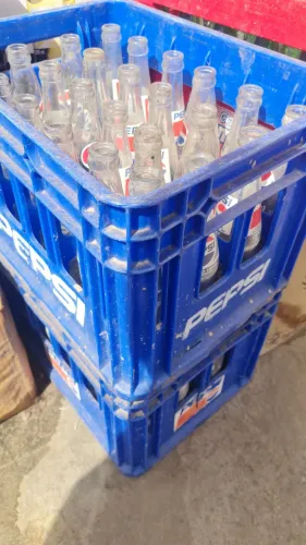 Caixas com vasilhames Pepsi 290 ml
