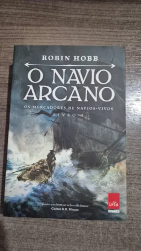 Navio Arcano, Robin Hobb