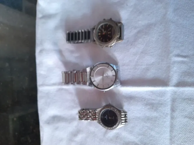 Vendo lote d relógios d pulso masculino e femenino