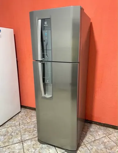Vendo geladeira Electrolux inox 402 litros