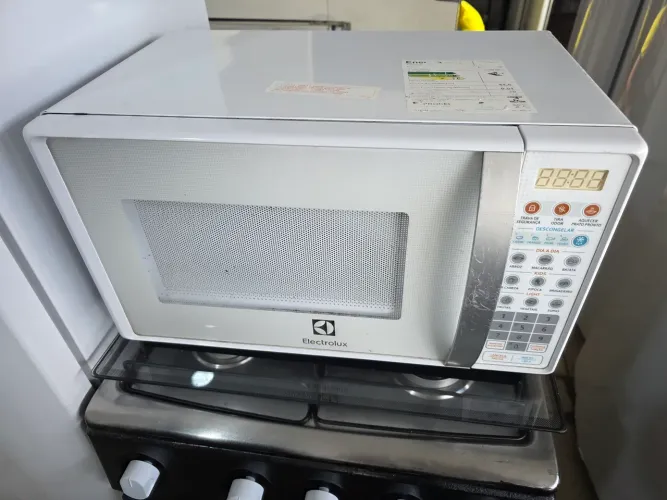 Microondas Electrolux funcionando perfeitamente 