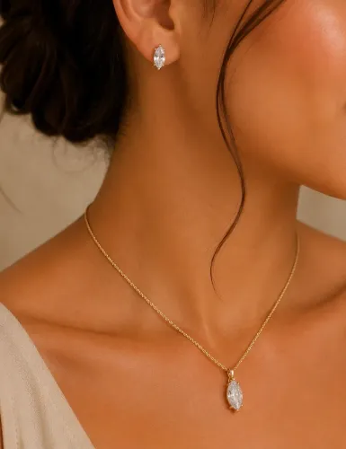 Conjunto brinco e colar semijoia dourada morana 