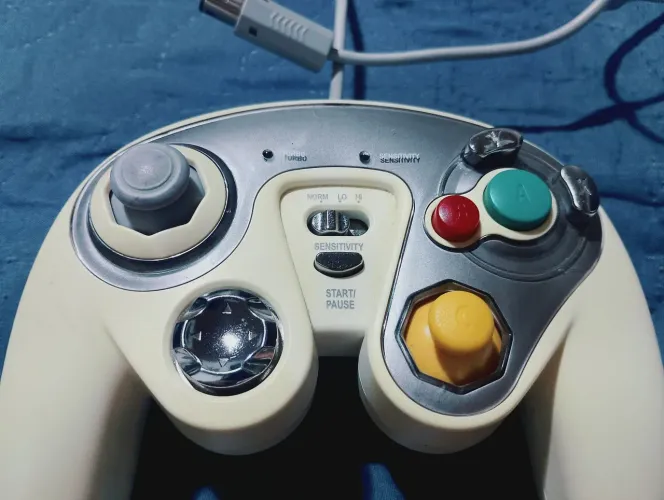 Controle Nintendo Game Cube genérico (made in Japan) funcionando perfeitamente