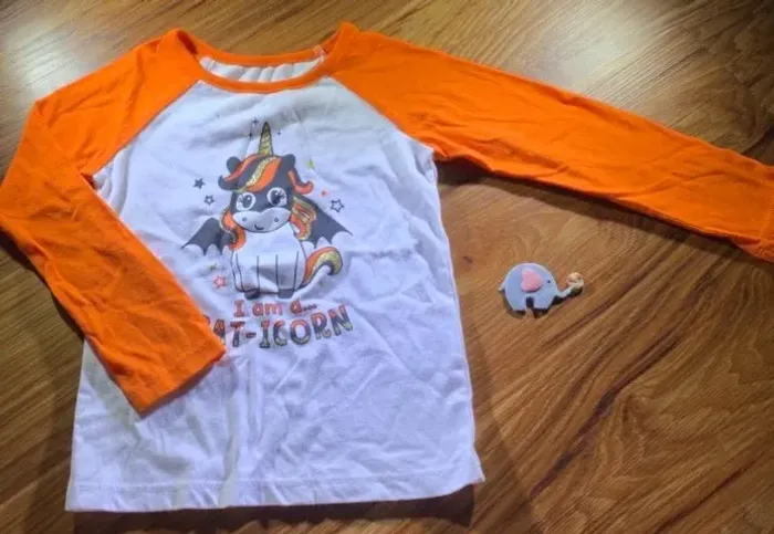 Camiseta halloween Celebrat tamanho 3 anos importada (desapego)