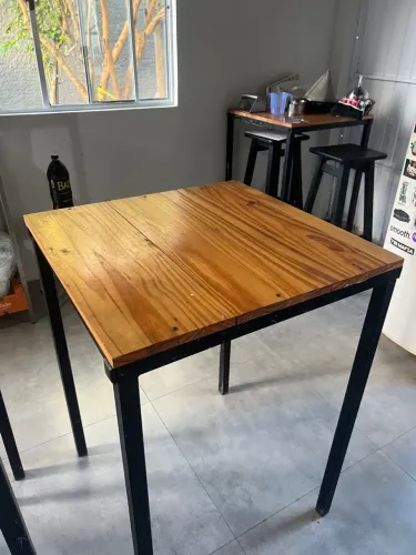 Mesas e cadeiras para restaurante e bar