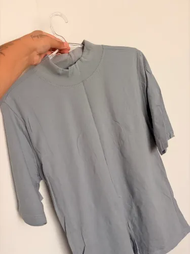 ROUPA, ÓCULOS, SALTO