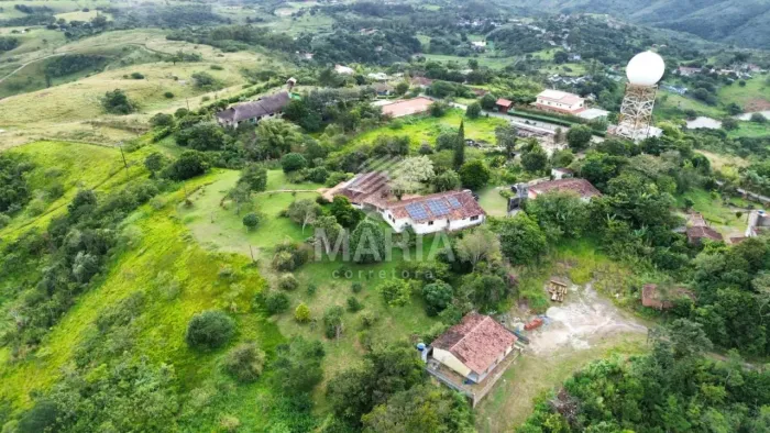 Área de aproximadamente 1 hectare com duas casas rústicas à venda em Chã-Grande/PE!