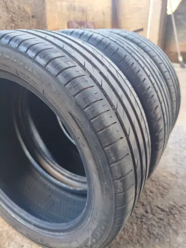 3 Pneu perfil baixo, ótimo estado
