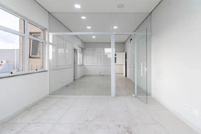 Sala comercial na Rua Visconde de Inhomerim, 137 - SALA 4 40 m²
