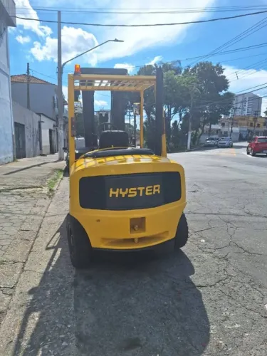 Empilhadeira Hyster 80XM - Diesel - 4 Ton. - Torre Triplex (06 metros)