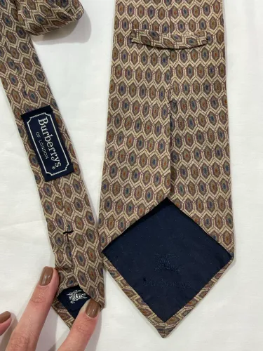 GRAVATA BURBERRY EM SEDA