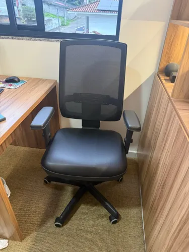 Cadeira de escritório - Preta - HomeOffice - Usada - Ótimo estado