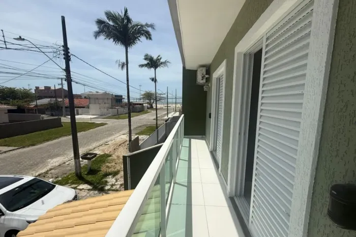 Sobrado quadra mar para locação de temporada no Balneário Riviera - Ref.: 375