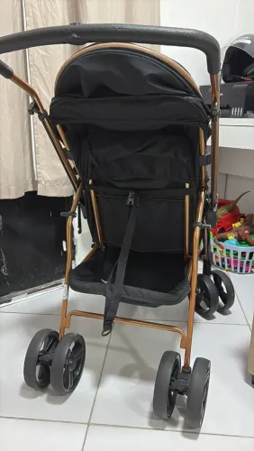 Carinho de bébé.