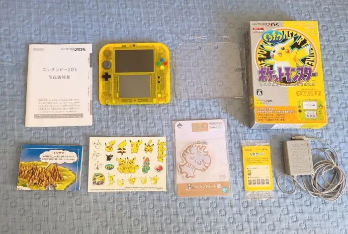 NINTENDO 2DS CLEAR YELLOW DESBLOQUEADO