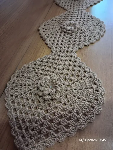 Trilho de mesa Crochê