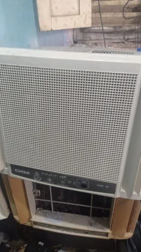 Ar-condicionado todo em perfeito estado vem pra hj.