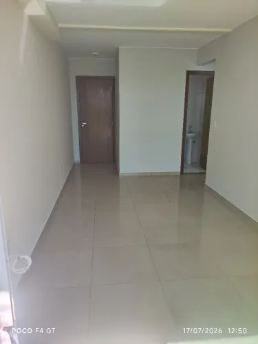 Alugo excelente apartamento, porcelanato,frente para estrutural,