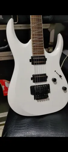 Guitarra ? Ibanez 4.000.