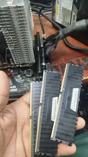 Vendo memória ddr4 corssair vengeance lpx 8gb 3000Mhz LEIA A DESCRIÇÃO