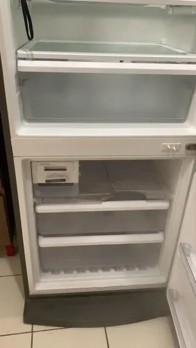 Geladeira congelador inverso