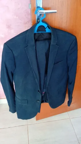 Vendo três ternos masculinos 300 reais
