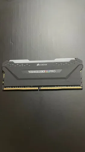 Memória RAM Corsair Vengeance RGB Pro 8GB DDR4 3200MHz CL16