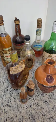 Garrafas de bwbidas antigas para colecionadores